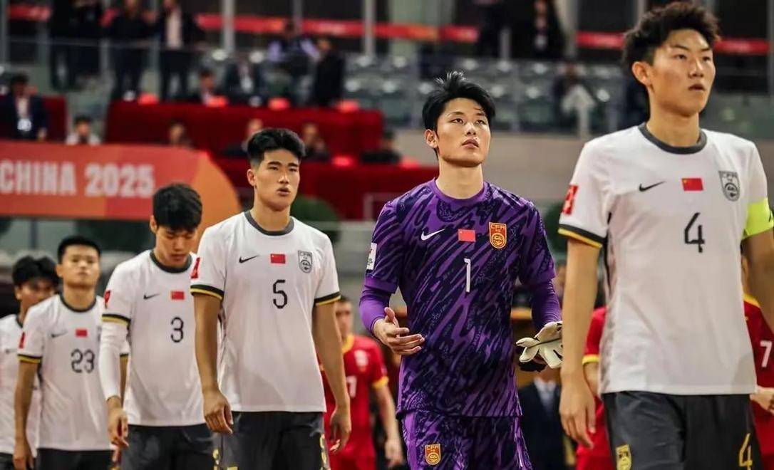 大赛中中国队表现抢眼，引发球迷关注