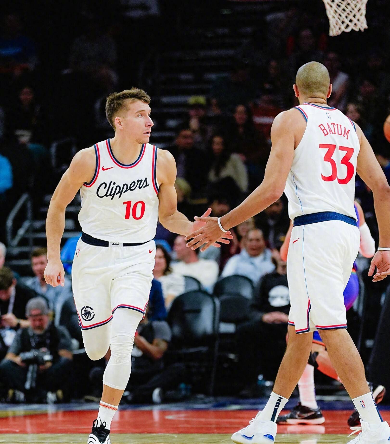 莱万多夫斯基连续二十场比赛得分超过大比分获胜，快船不断突破！的简单介绍